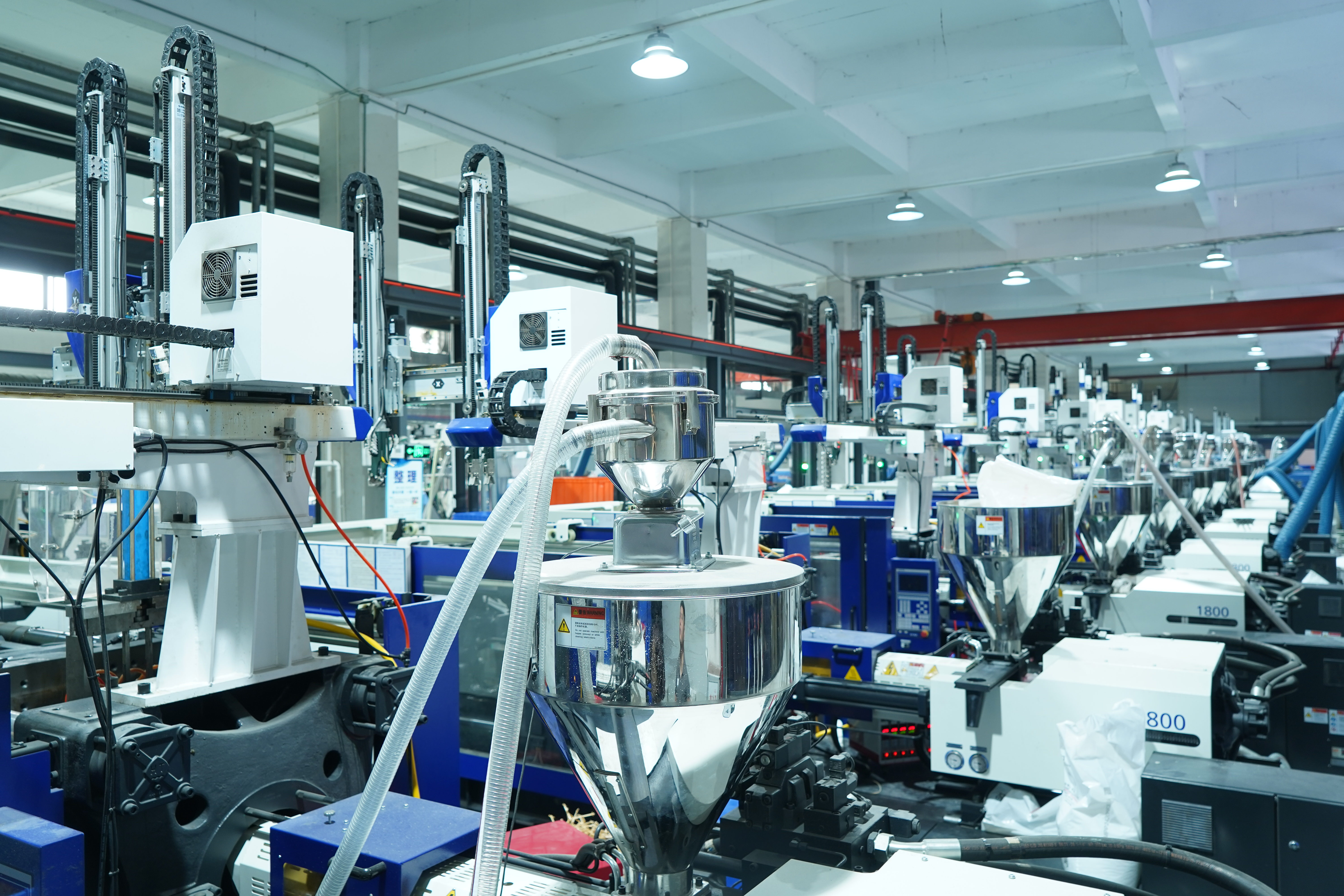 pump dispensers manufacturing feeding system